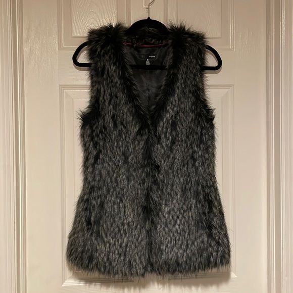 Aqua Faux fur vest - Picture 1 of 7